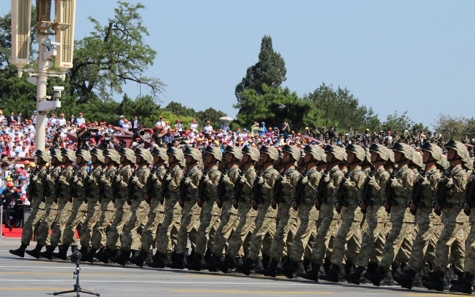 C罗击掌裁判展现职业风度,c罗 裁判